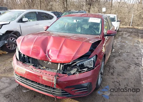 2017 Volkswagen Passat 1.8T R-Line z USA, uszkodzony, nr VIN 1VWDT7A36HC042173